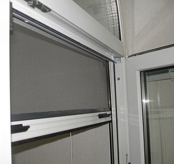 ролетна москітна сітка