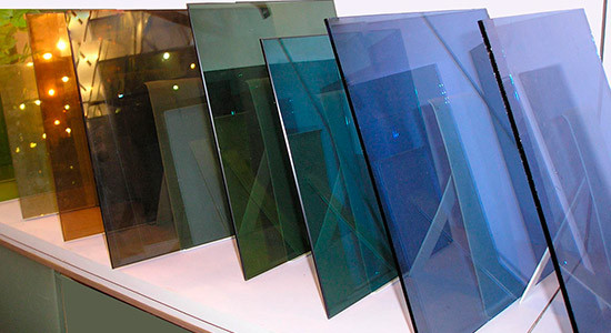 Тоновані вікна в будинку