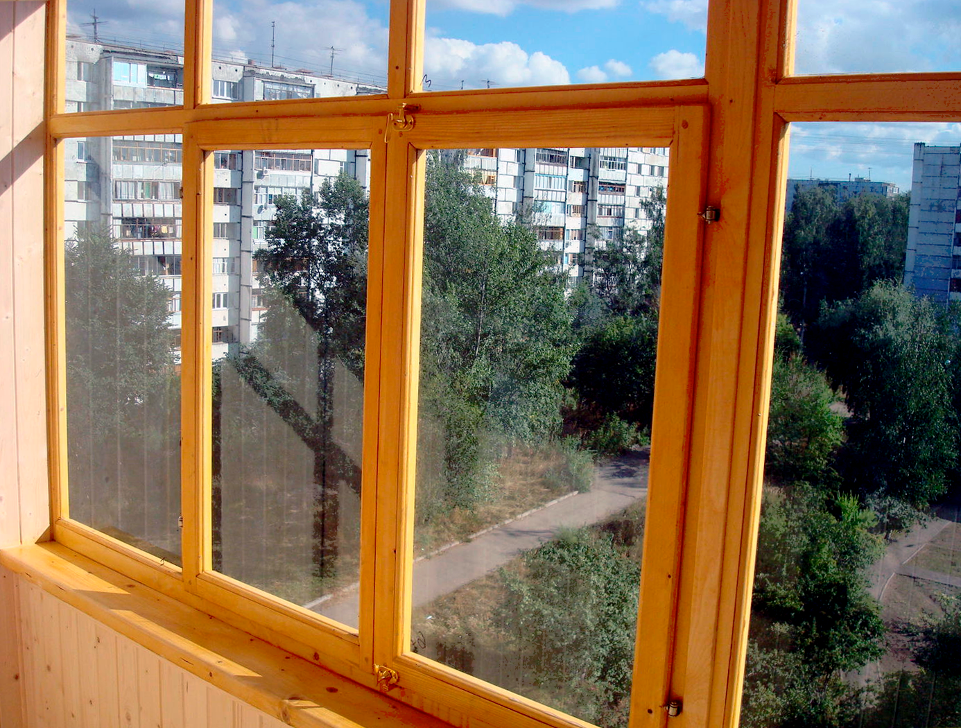 Засклення балконів у Києві