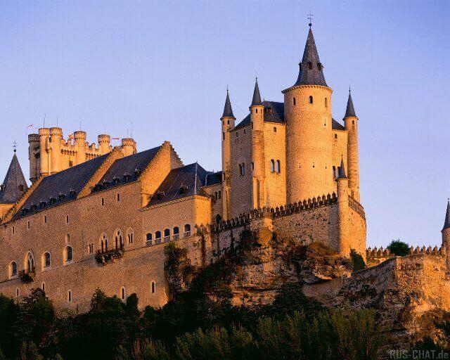 вікна у середньовічному замку