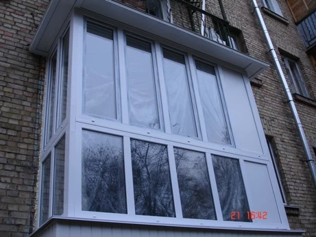 скління балкона від підлоги до стелі у сталінці