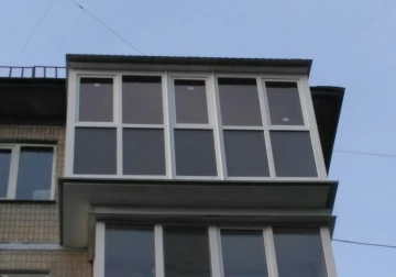 балкон з виносом по плиті