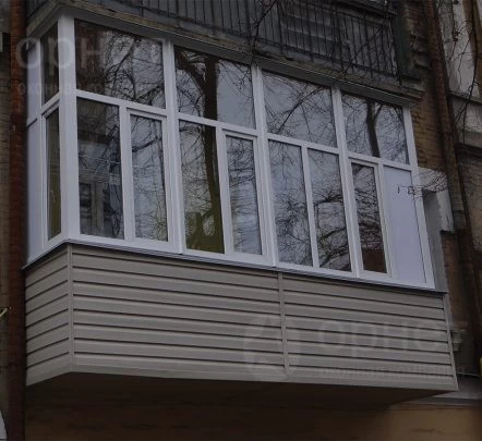 скління балкона в сталінці