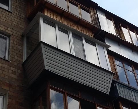 винос та обшивка балкона сайдингом київ